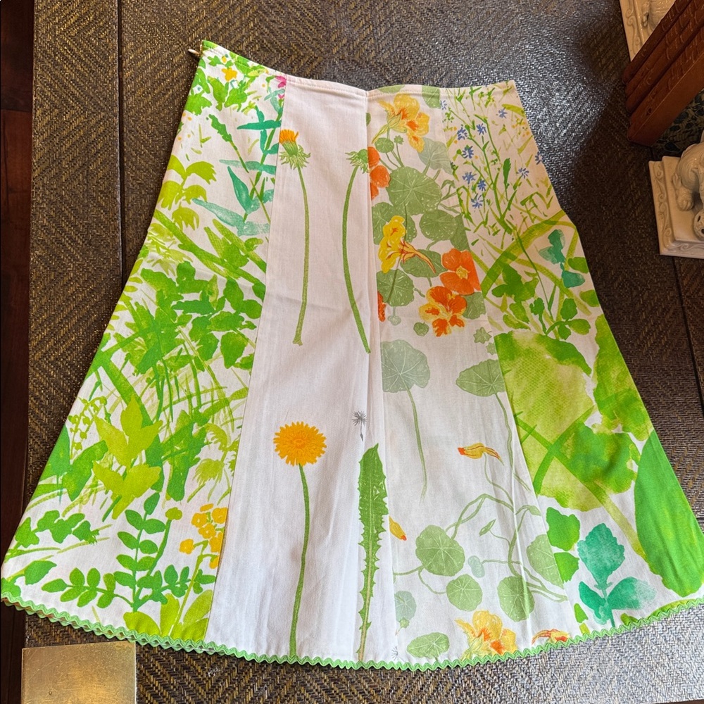 Floral Green and White Women's Skirt Easter & Spring 🌸 🐣